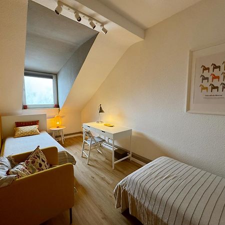 Big Flat With Fresh Renovation, Free Parking, Sonyps, Netflix Appartement Duisburg Buitenkant foto