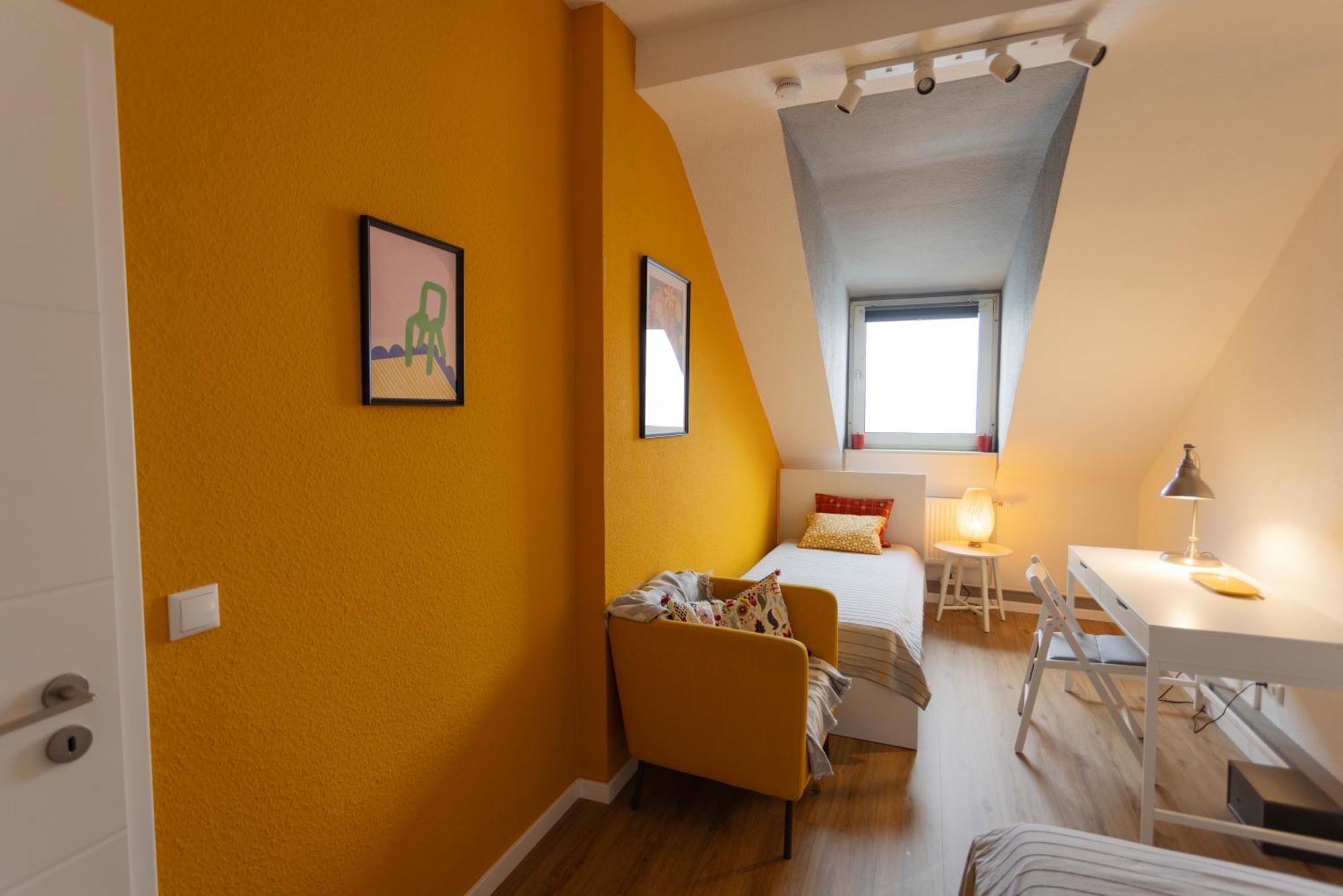 Big Flat With Fresh Renovation, Free Parking, Sonyps, Netflix Appartement Duisburg Buitenkant foto