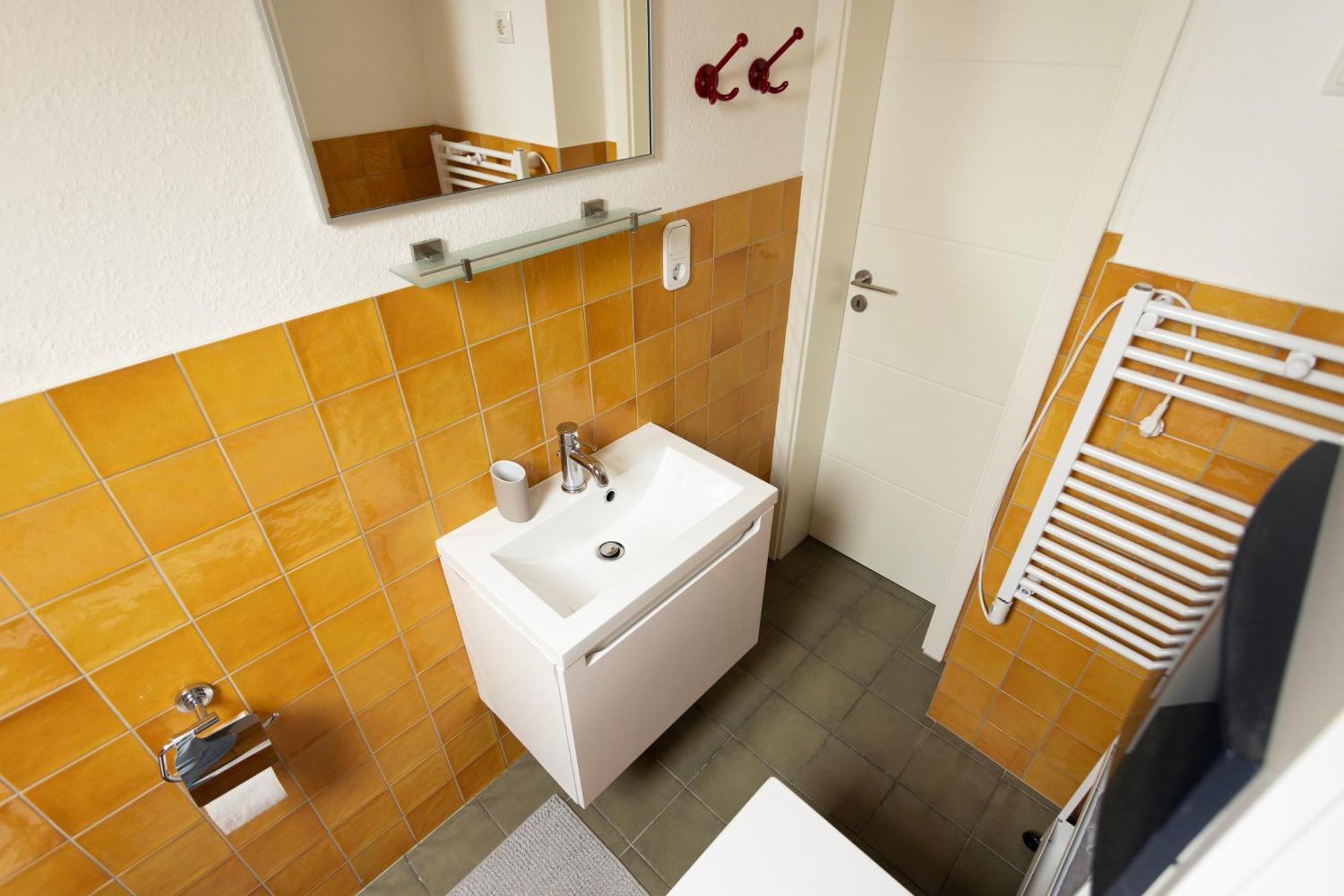 Big Flat With Fresh Renovation, Free Parking, Sonyps, Netflix Appartement Duisburg Buitenkant foto