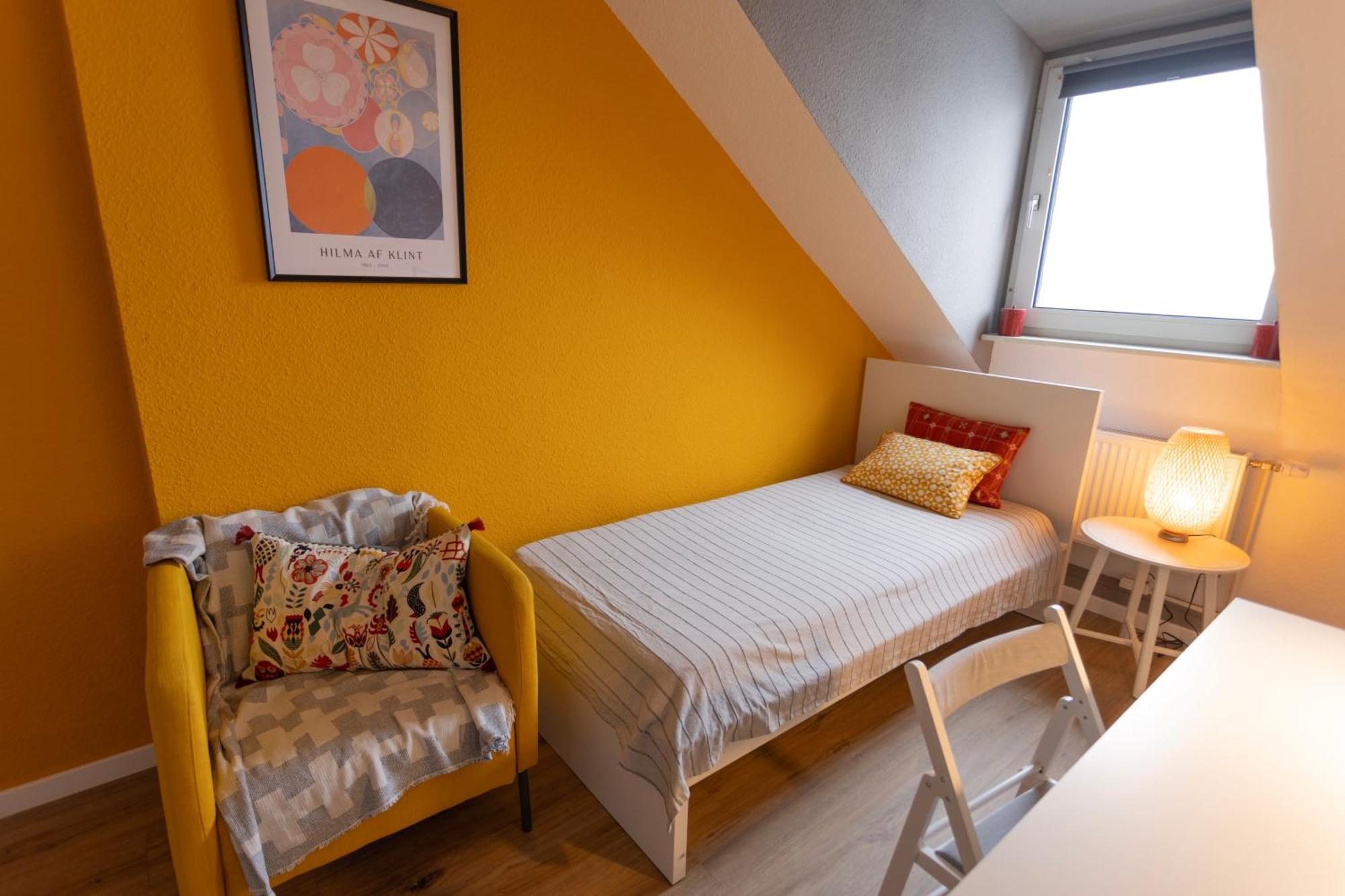 Big Flat With Fresh Renovation, Free Parking, Sonyps, Netflix Appartement Duisburg Buitenkant foto