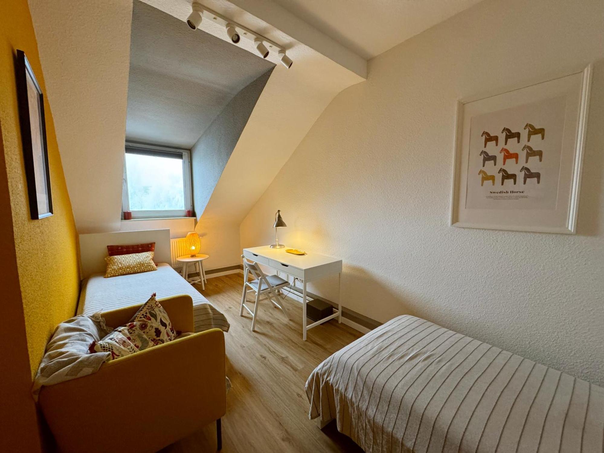 Big Flat With Fresh Renovation, Free Parking, Sonyps, Netflix Appartement Duisburg Buitenkant foto