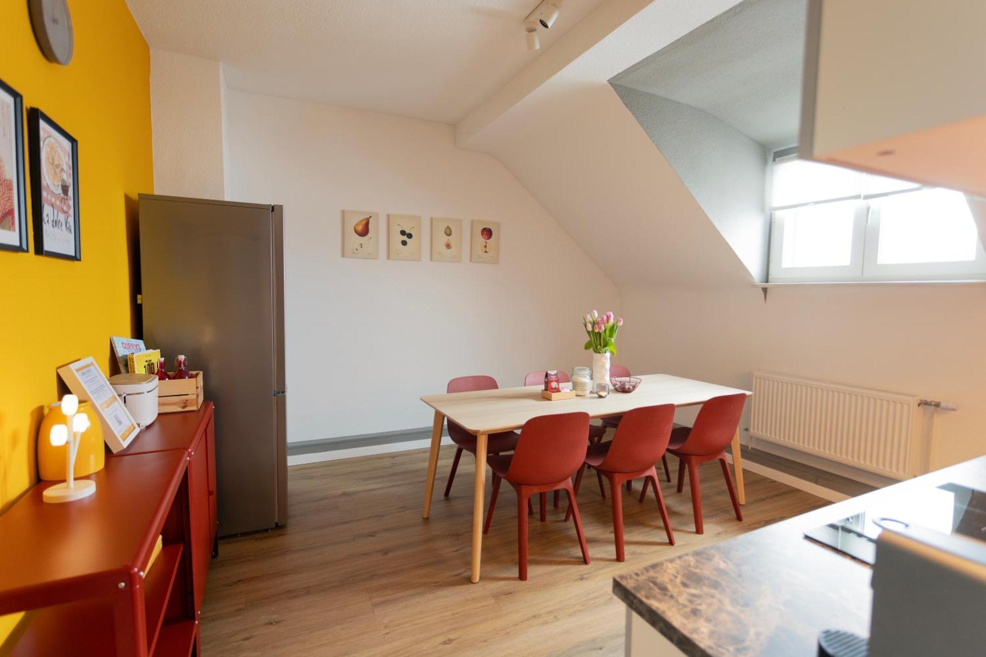 Big Flat With Fresh Renovation, Free Parking, Sonyps, Netflix Appartement Duisburg Buitenkant foto