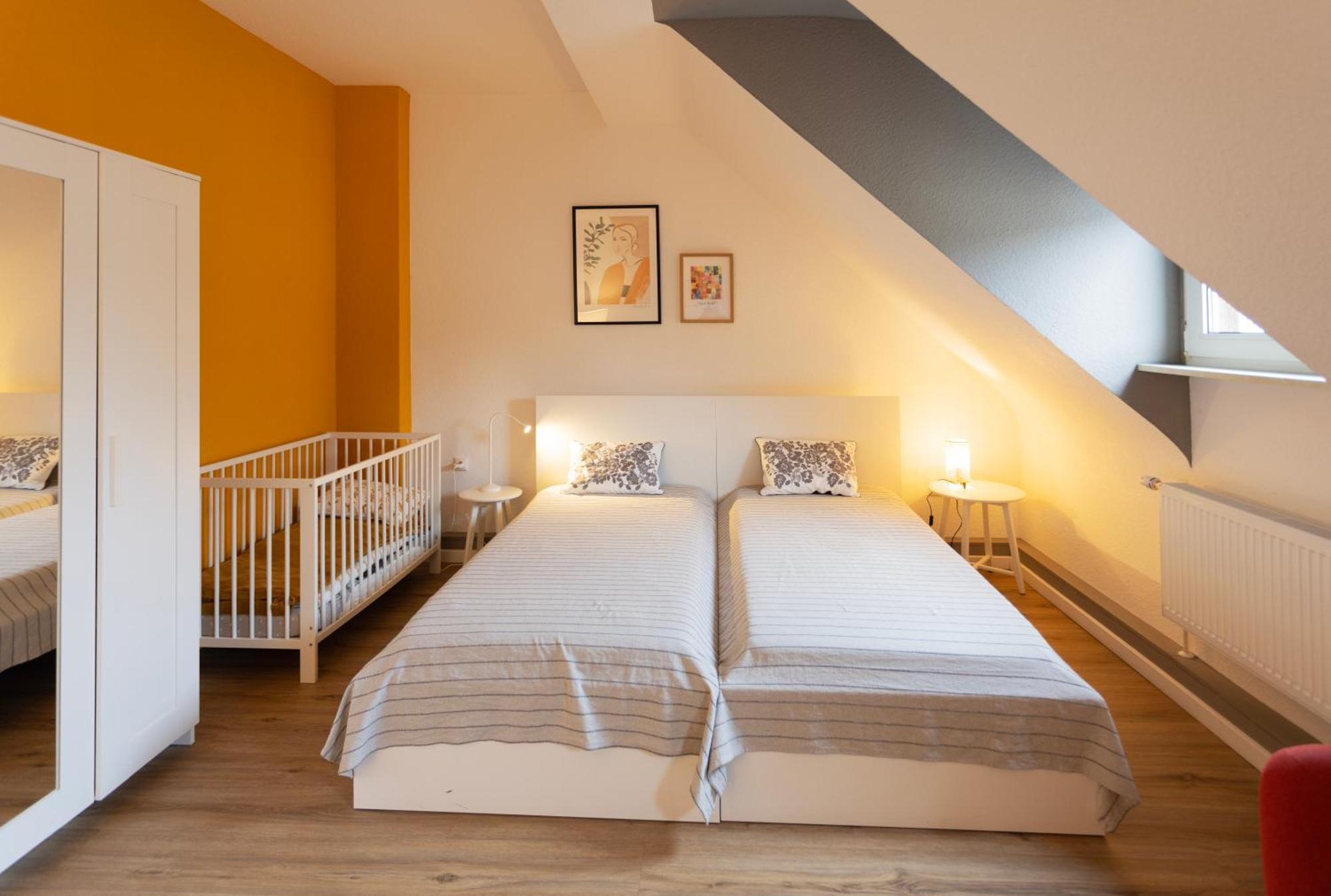 Big Flat With Fresh Renovation, Free Parking, Sonyps, Netflix Appartement Duisburg Buitenkant foto