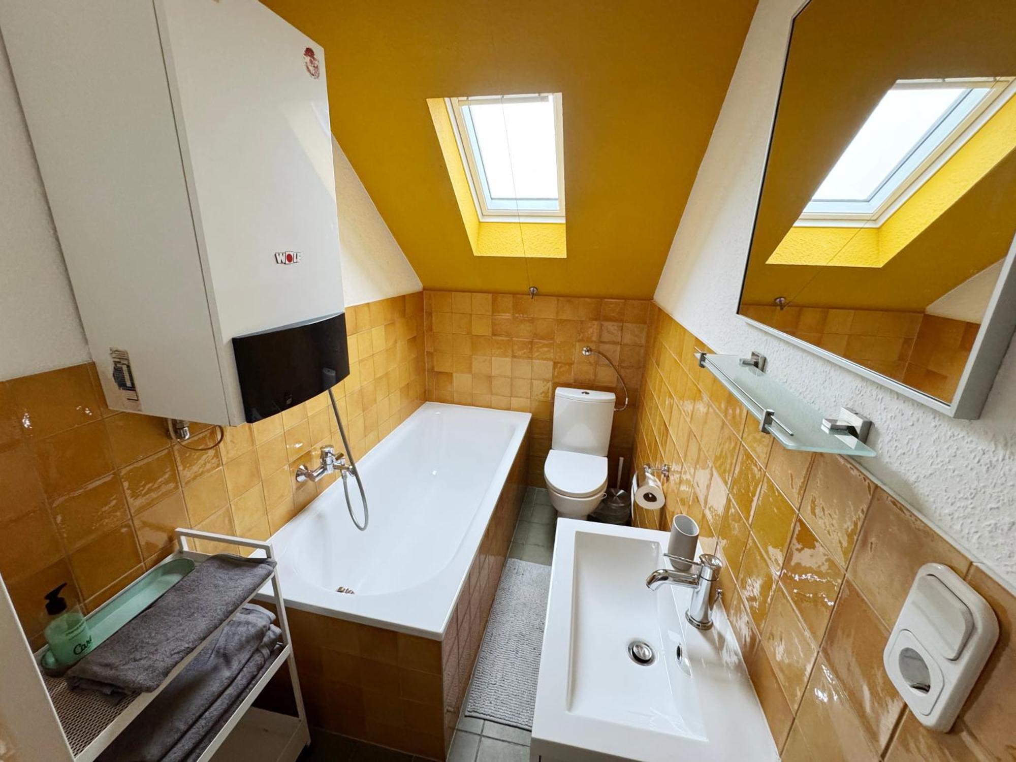 Big Flat With Fresh Renovation, Free Parking, Sonyps, Netflix Appartement Duisburg Buitenkant foto