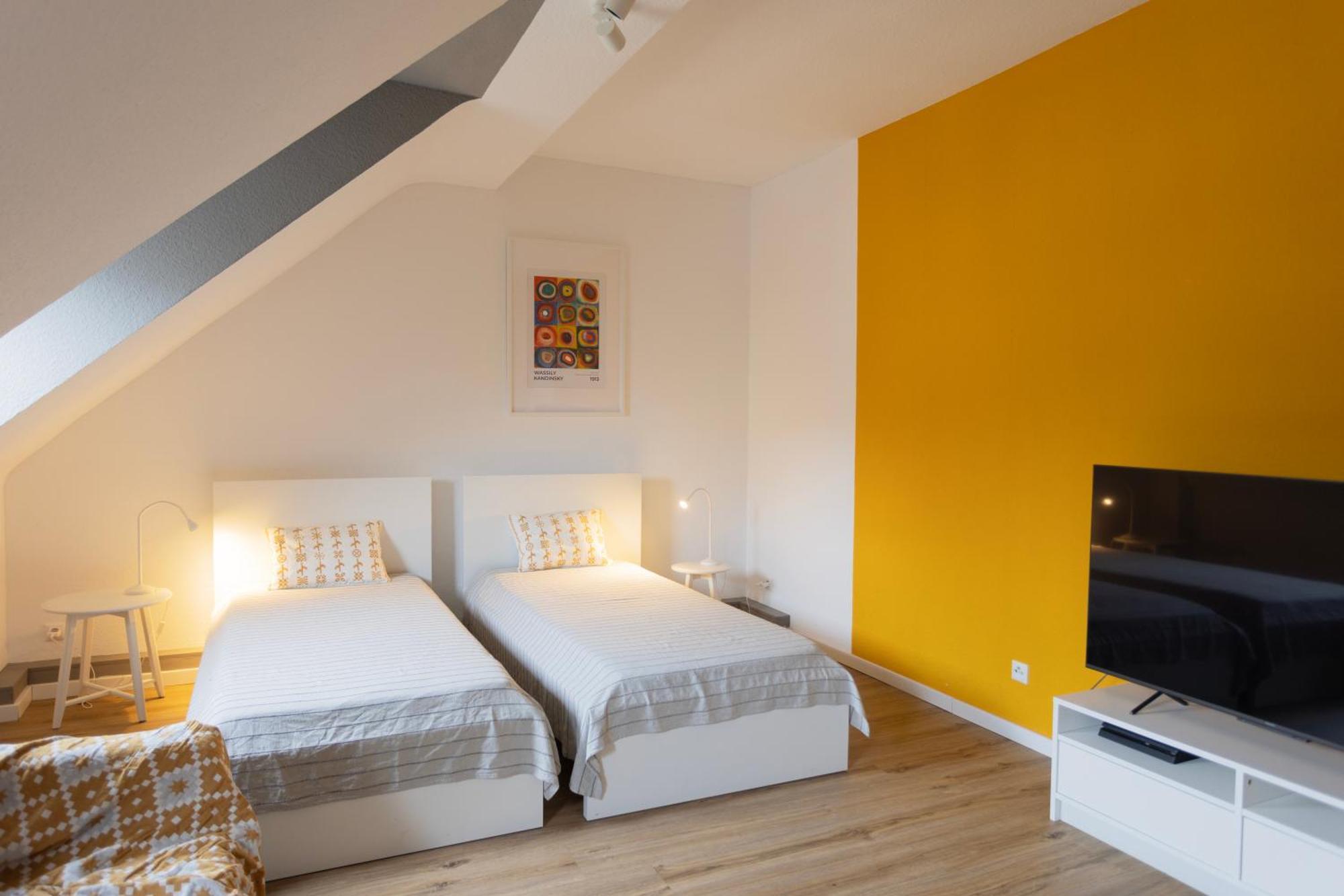 Big Flat With Fresh Renovation, Free Parking, Sonyps, Netflix Appartement Duisburg Buitenkant foto