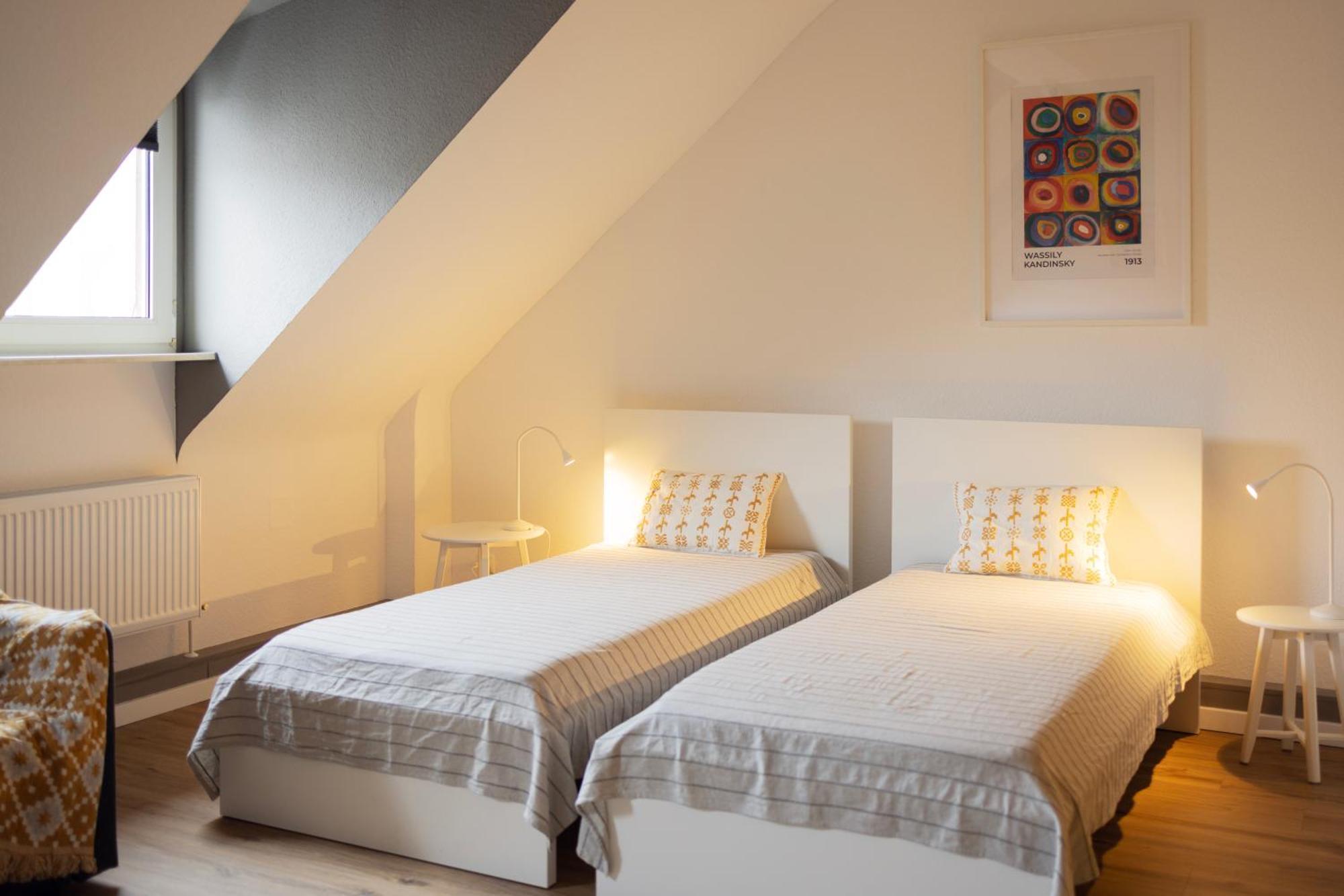 Big Flat With Fresh Renovation, Free Parking, Sonyps, Netflix Appartement Duisburg Buitenkant foto