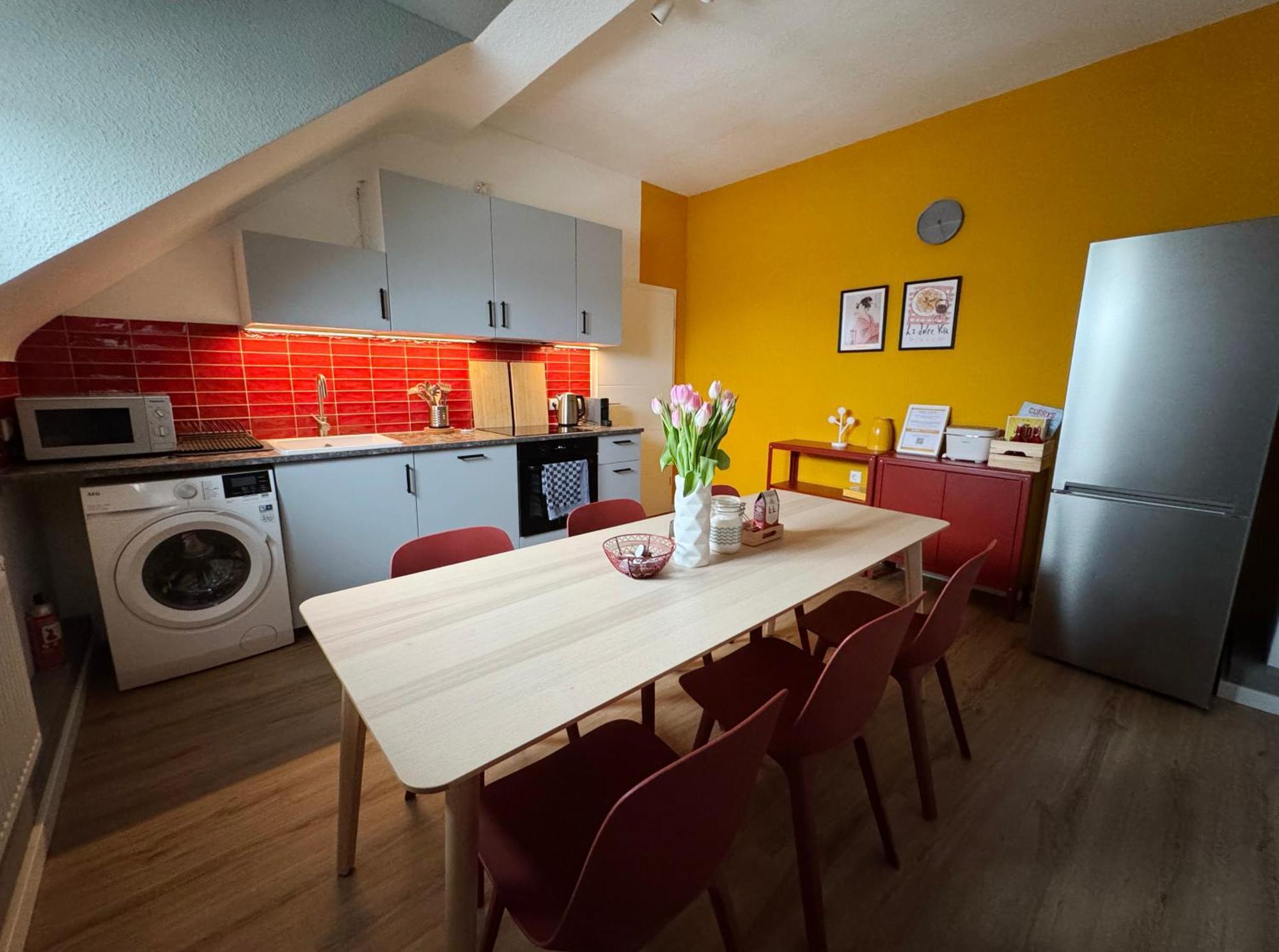Big Flat With Fresh Renovation, Free Parking, Sonyps, Netflix Appartement Duisburg Buitenkant foto