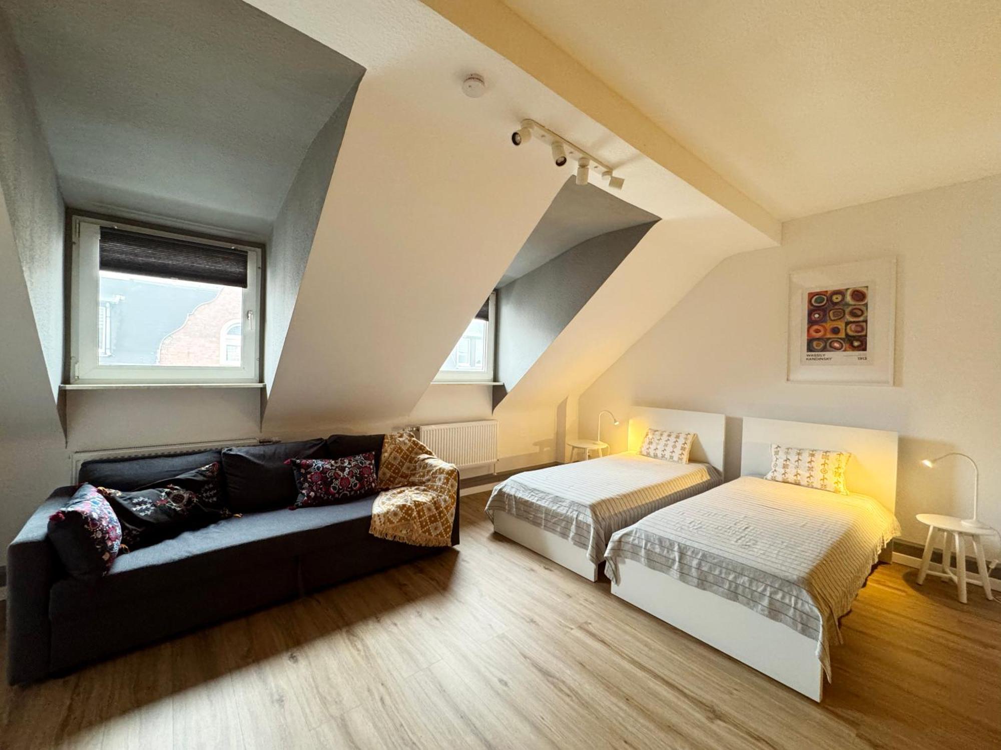 Big Flat With Fresh Renovation, Free Parking, Sonyps, Netflix Appartement Duisburg Buitenkant foto